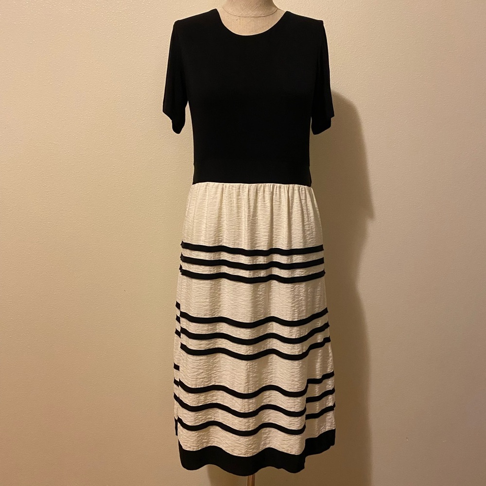 Black & White Striped Midi Dress with Short Sleeves